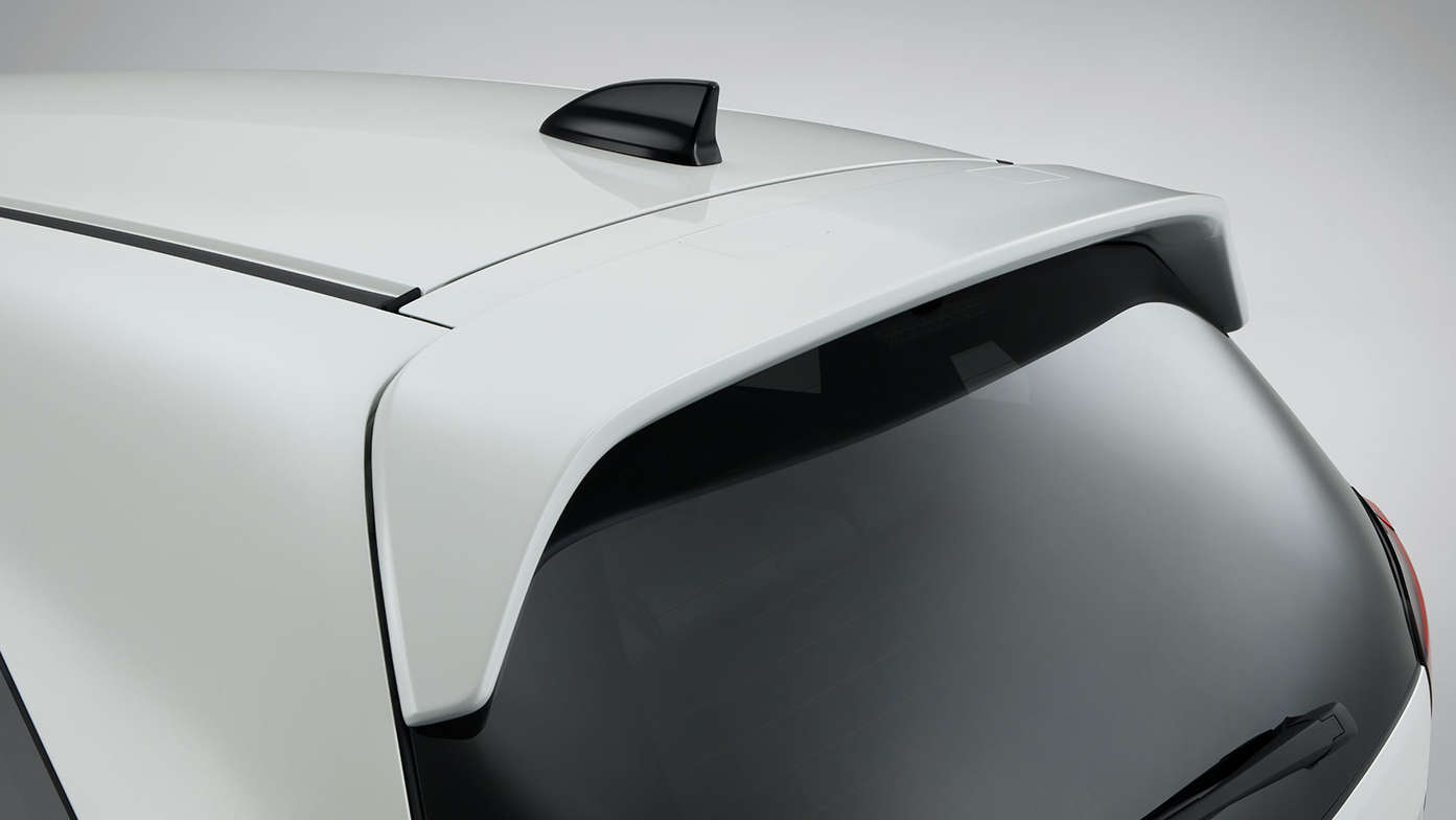 Detailný záber na spojler dverí batožinového priestoru modelu Honda Jazz Hybrid.