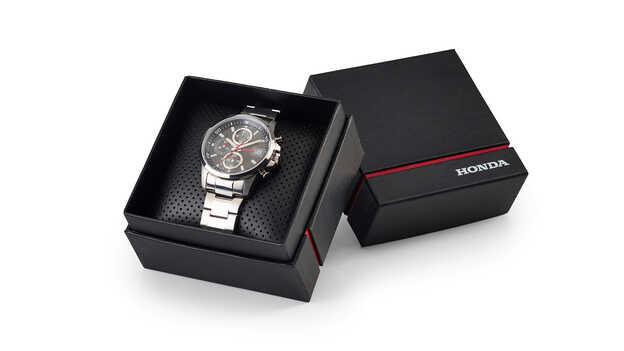 Detailný záber na náramkové hodinky Honda v darčekovom balení
