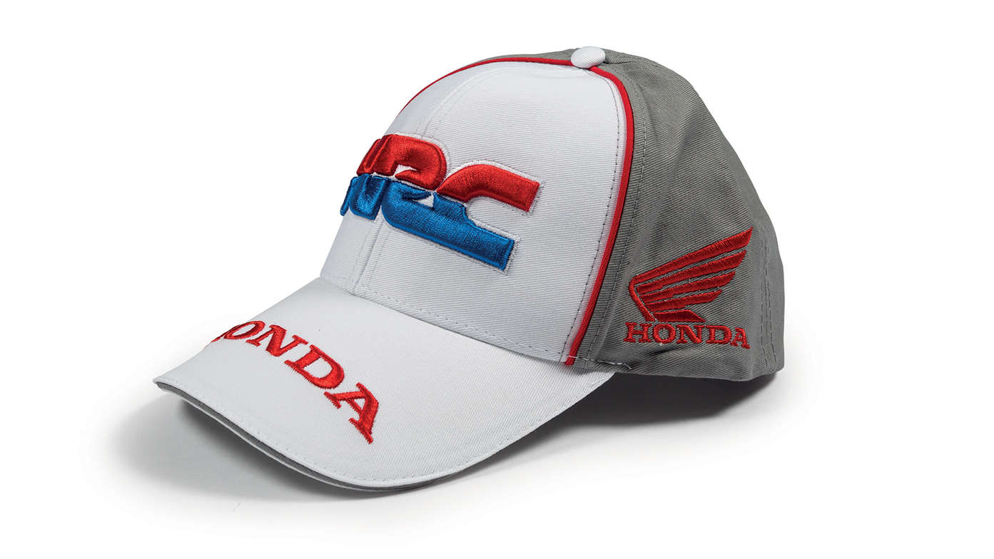 Baseballová čiapka s farbami tímu Honda HRC a logom spoločnosti Honda Racing Corporation.